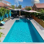 Pure Sky - With Pool Апартаменты Мостар