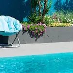 Pure Sky - With Pool Апартаменты *