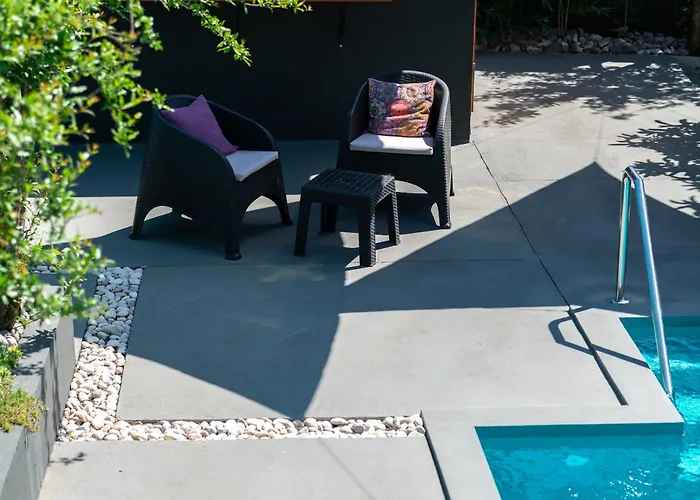 Pure Sky - With Pool 公寓