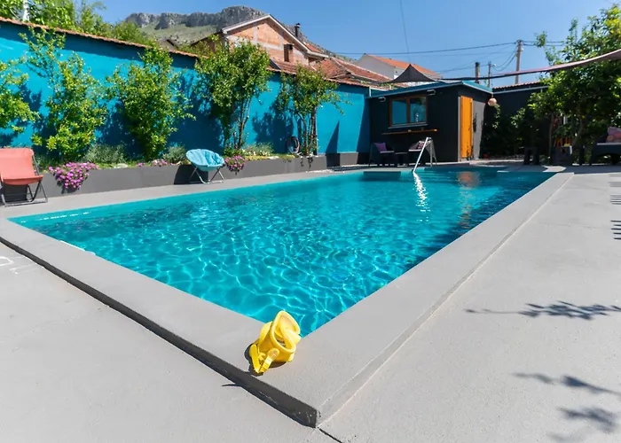 Pure Sky - With Pool 莫斯塔尔