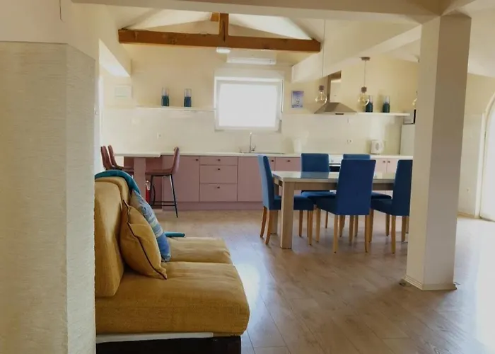 Pure Sky - With Pool 莫斯塔尔