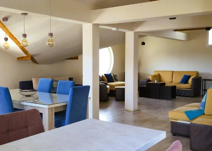 Pure Sky - With Pool 公寓